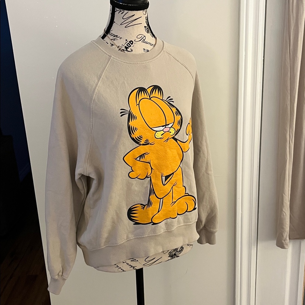 💗Garfield Graphic Sweatshirt in Beige - Picture 9 of 13